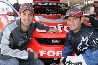 Whincup and Reed at a TeamVodafone test that Reed completed in 2007