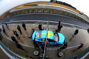 Friday practice at Symmons Plains saw the revised schedule of 2x60 minute sessions