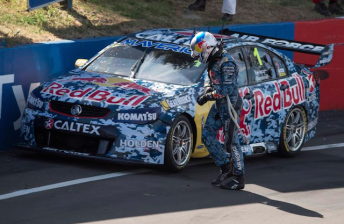 Whincup walks away from the Red Bull Holden after his qualifying crash