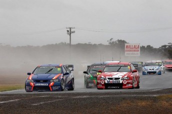Wyhoon leading Hansen and Davies at the start of Race 2