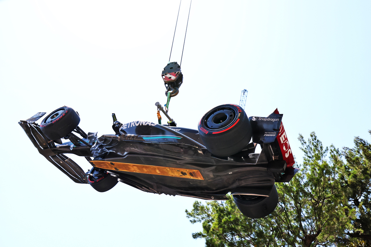 The plank visible under the Mercedes W14. IMage: XPB Images