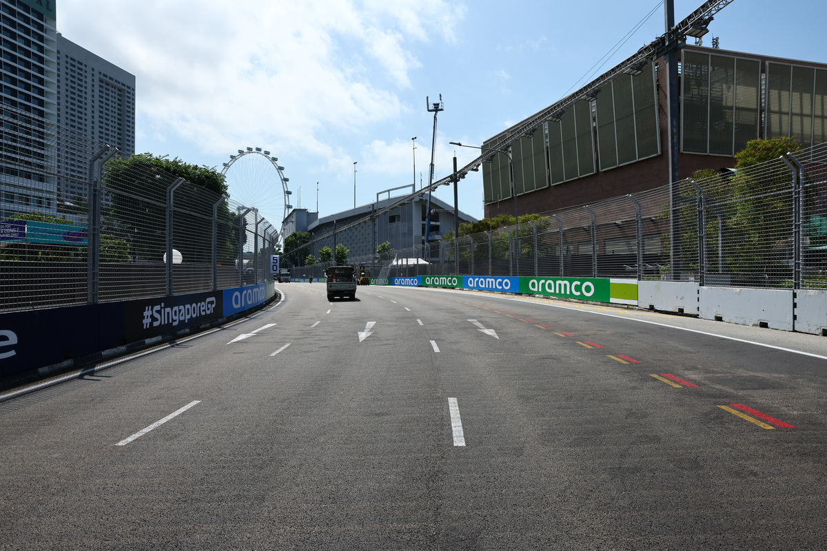 The new straight section at the Singapore F1 circuit approaching Turn 16. Image: Batchelor / XPB Images
