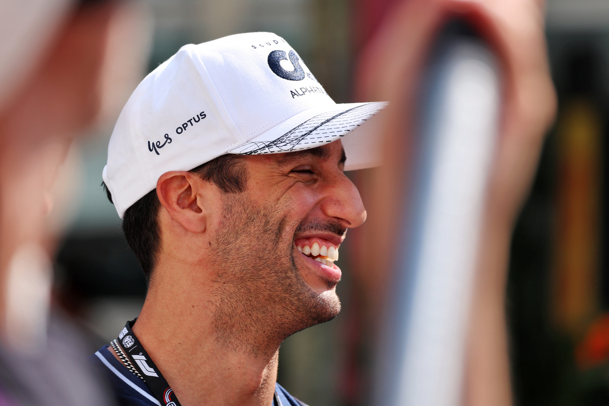 Daniel Ricciardo will continue with Scuderia AlphaTauri in 2024 alongside Yuki Tsunoda. Image: XPB Images