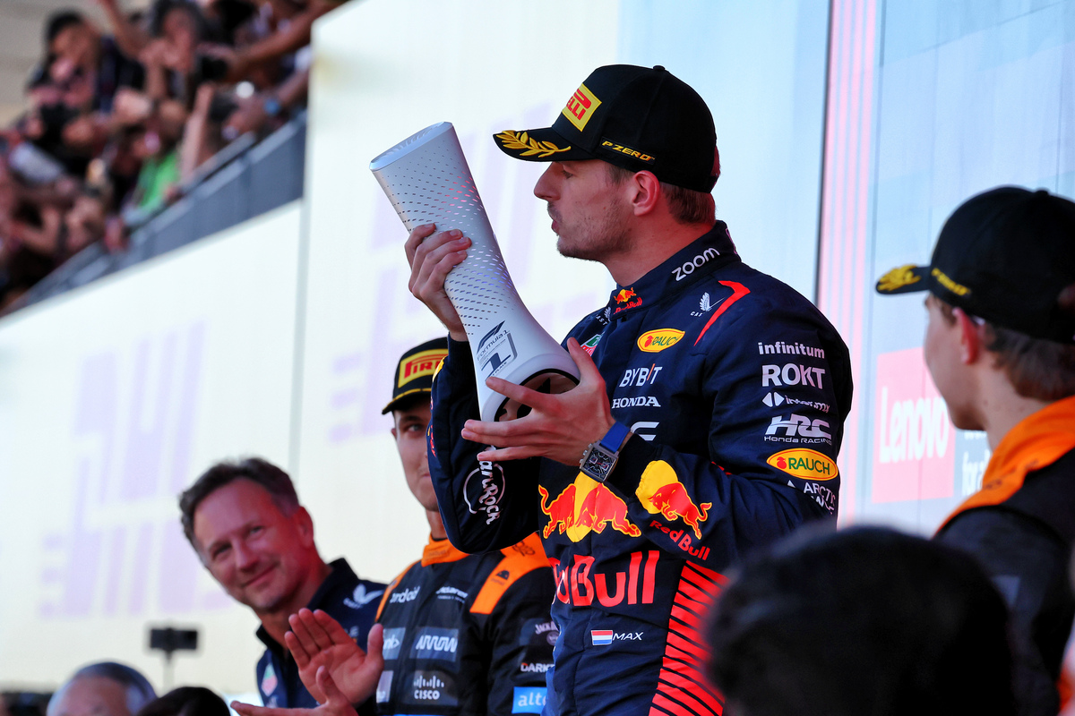 Christian Horner believes Max Verstappen pushes Red Bull to new levels. Image: Moy/XPB Images