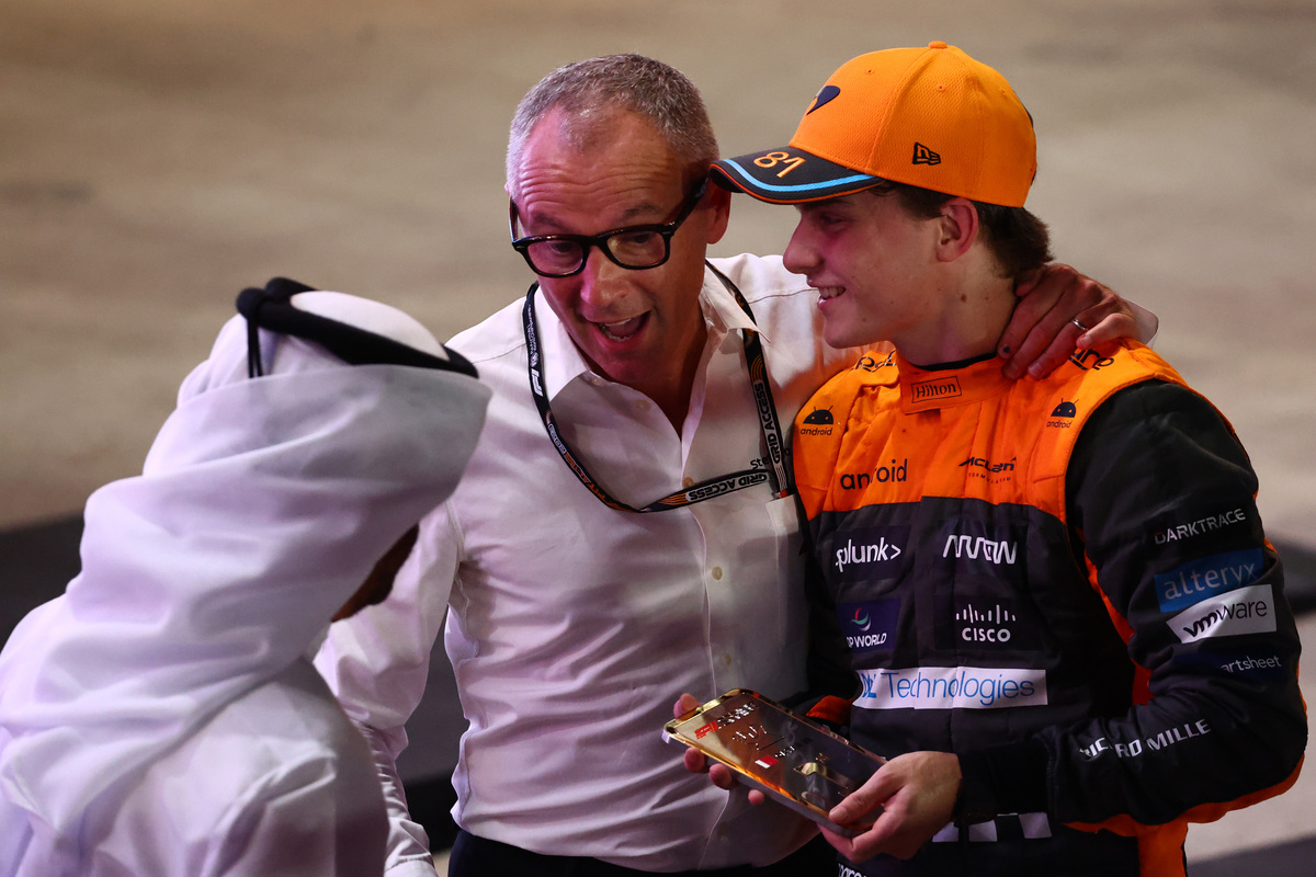 Oscar Piastri following his Sprint win with F1 boss Stefano Domenicali. Image: XPB Images