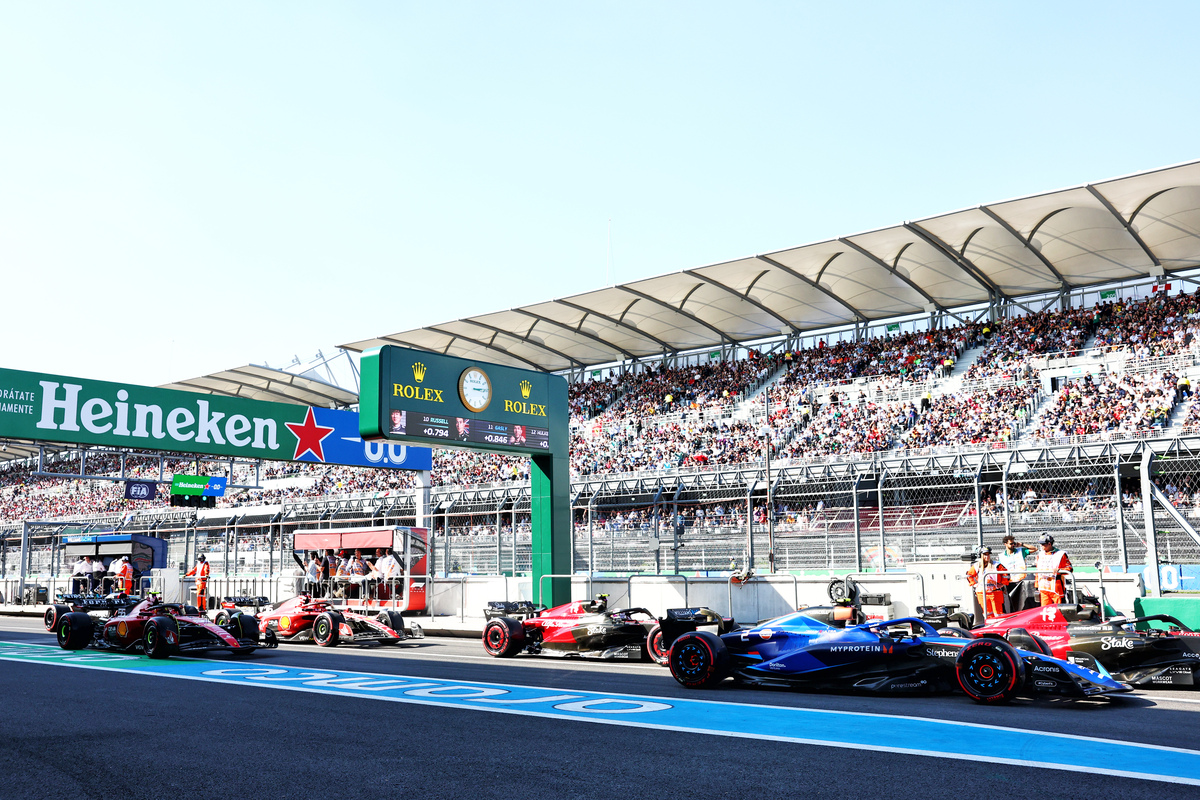 Drivers believe the maximum time between Safety Car lines created the pit lane chaos in Mexico. Image: Bearne / XPB Images