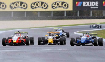 Three-wide Formula 3 racing at Phillip Island