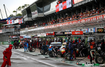 Pitlane action from the Clipsal 500