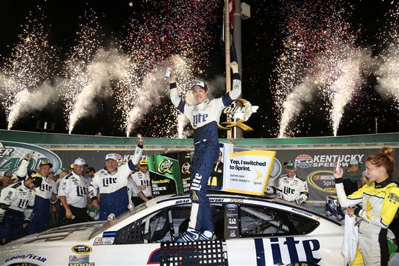 Keselowski makes his fourth trip to Victory Lane in 2016
