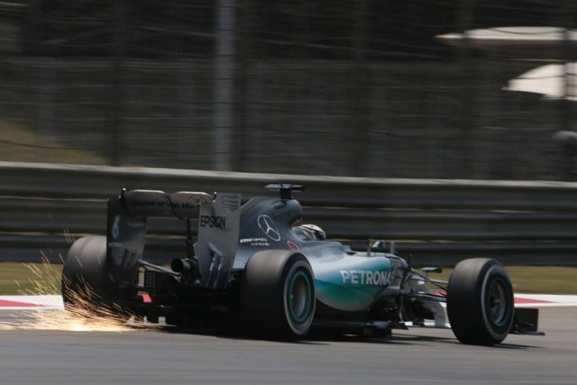 Lewis Hamilton continued his strong form in qualifying