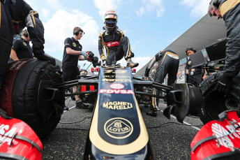 Renault has confirmed its intention to buy the Lotus F1 Team