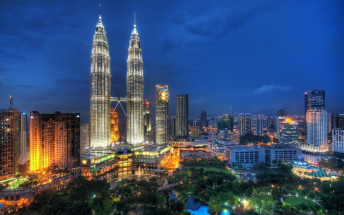 The V8 Supercars will headline the Kuala Lumpur City Grand Prix from 2016