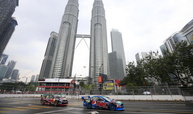 Mostert and Lowndes on track in KL