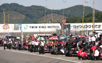 Sunny weather greated teams duing IndyCar qualifying at Twin-Ring Motegi