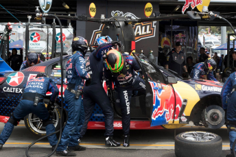 Dumbrell hands over to Whincup at Bathurst