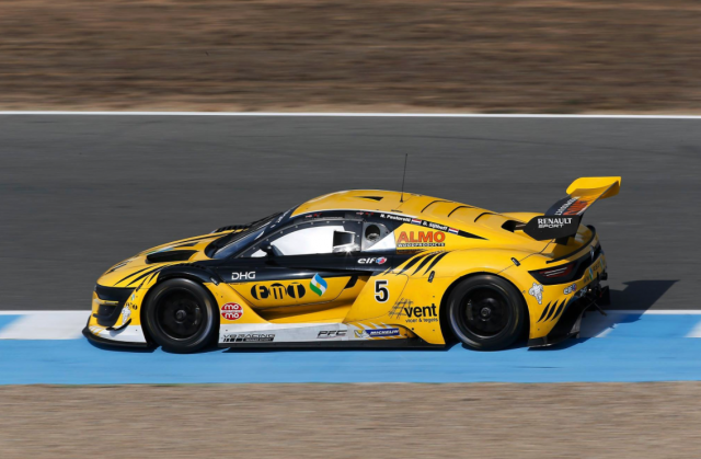 A GT3 kit has been developed for the Renault
