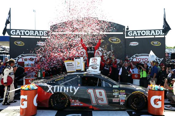 Edwards for the second-straight week celebrates in Victory Lane