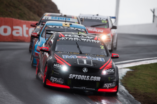 The Tander/Luff Commodore cutting through the mid-race gloom