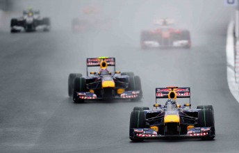 Sebastian Vettel leads Mark Webber and Fernando Alonso at the wet Korean Grand Prix