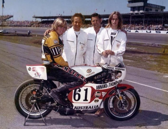 Warren Willing (far left) with rider Gregg Hansford and crew at Daytona