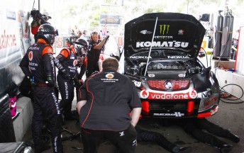 TeamVodafone work overtime to repair Whincup