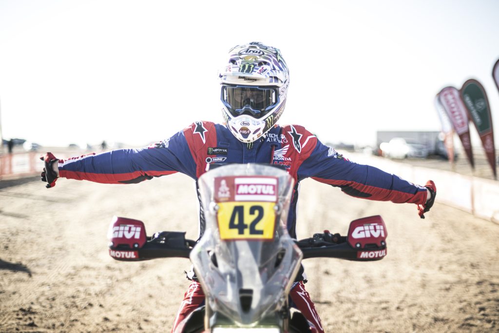 #42 VAN BEVEREN Adrien (fra), Monster Energy Honda Team, Honda, Moto, FIM W2RC, portrait during the Stage 4 of the Dakar 2024 on January 9, 2024 between Al Salamiya and Al-Hofuf, Saudi Arabia