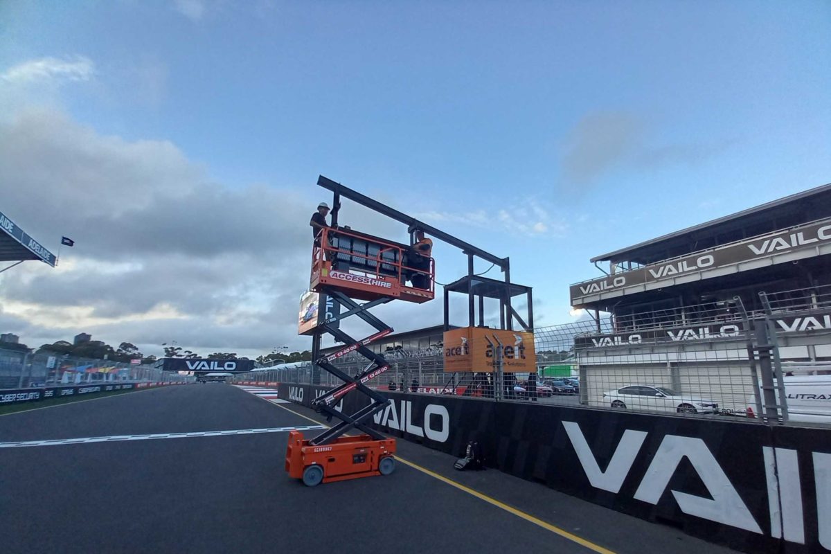 The Adelaide 500 start lights gantry being lowered. Image: Daniel Herrero