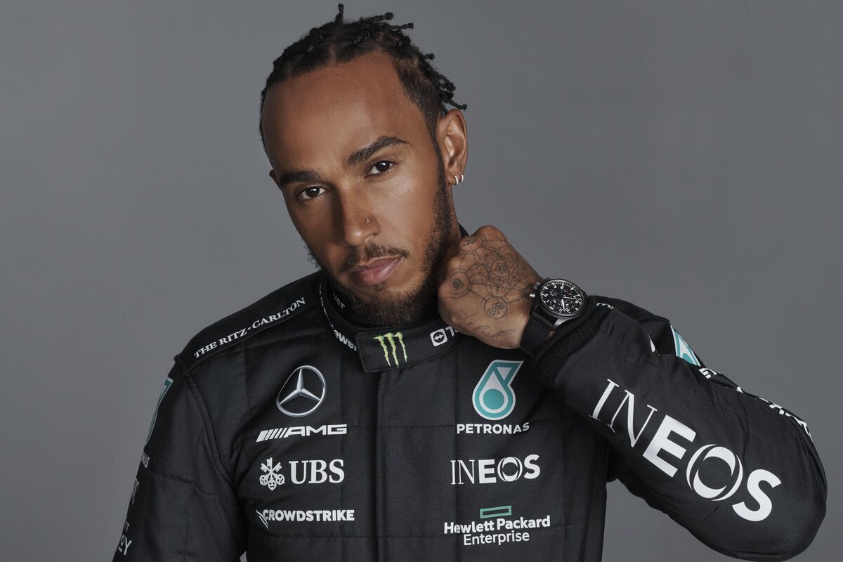 Lewis Hamilton has had a first chat with Toto Wolff over a new deal