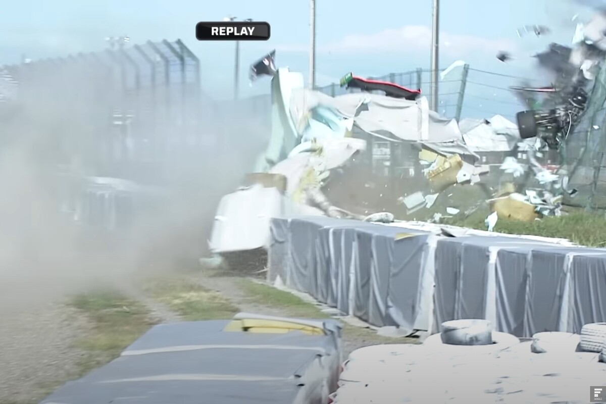 The Super Formula race at Suzuka was red-flagged after a few laps following a big crash. Image: Super Formula