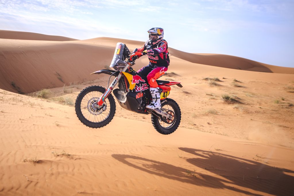 Kevin Benavides (ARG) of Red Bull KTM Factory Team races during stage 08 of Rally Dakar 2024 from Al Duwadimi to Hail, Saudi Arabia on January 15, 2024 // Marcelo Maragni / Red Bull Content Pool // SI202401150166 // Usage for editorial use only //