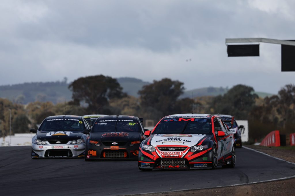 A six-car V8 Touring Cars field at Winton in 2023. Image: InSyde Media