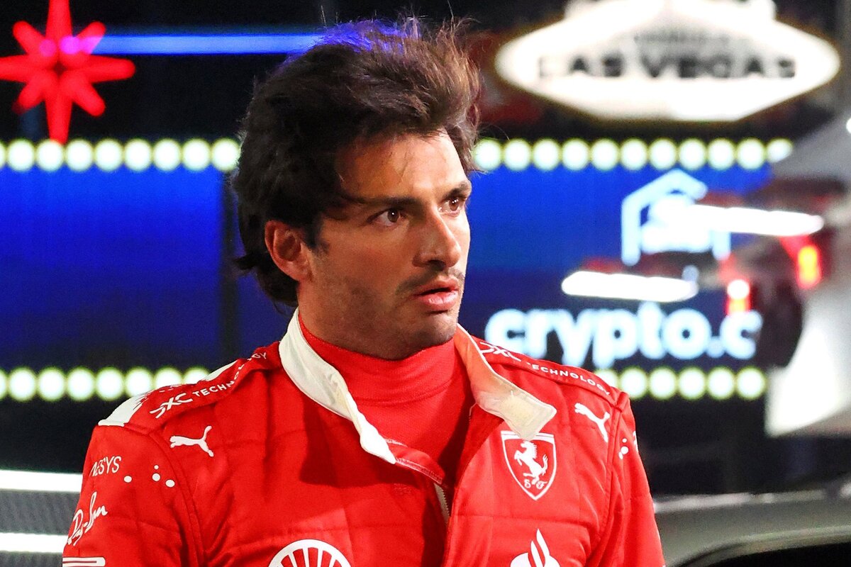 Carlos Sainz remains upset after being given a 10-place grid penalty for the Las Vegas Grand Prix. Image: XPB Images