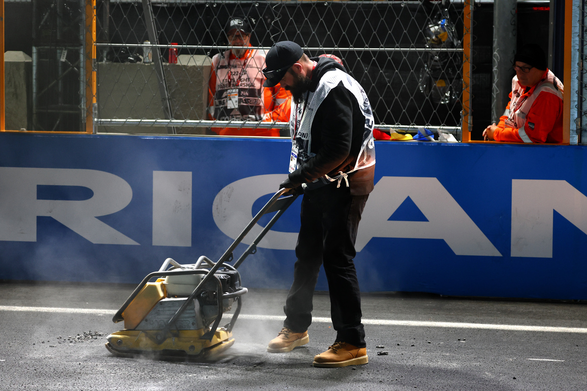 Circuit workers fill manhole covers on the circuit. Image: Coates / XPB Images