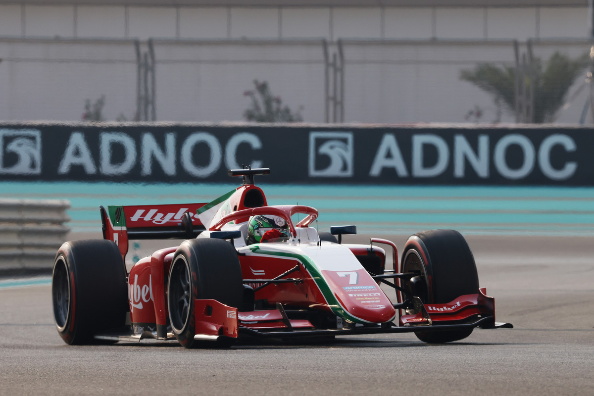Frederik Vesti won the final F2 Sprint race of the year to keep his title hopes alive. Image: XPB Images